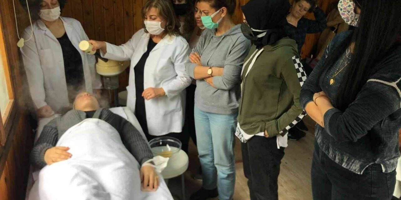 Güzelleşirken meslek öğreniyorlar