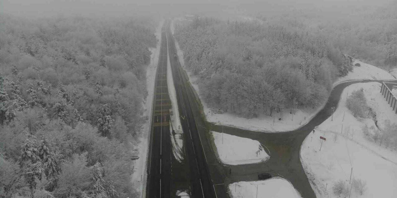 Sis ve karla kaplı Bolu Dağı havadan görüntülendi