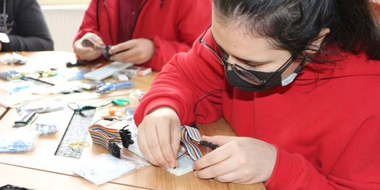 Robotik kodlama sınıflarına teknolojik donanım