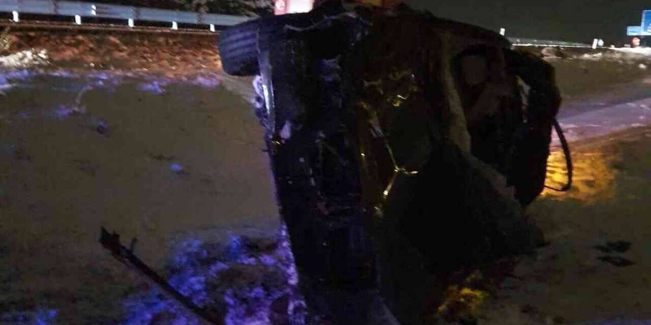 Büyükbaş hayvanlara çarpan otomobilin sürücüsü yaşamını yitirdi