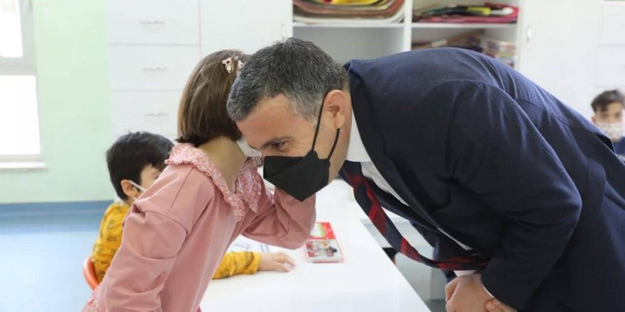 Vali Atay minik öğrencilere misafir oldu