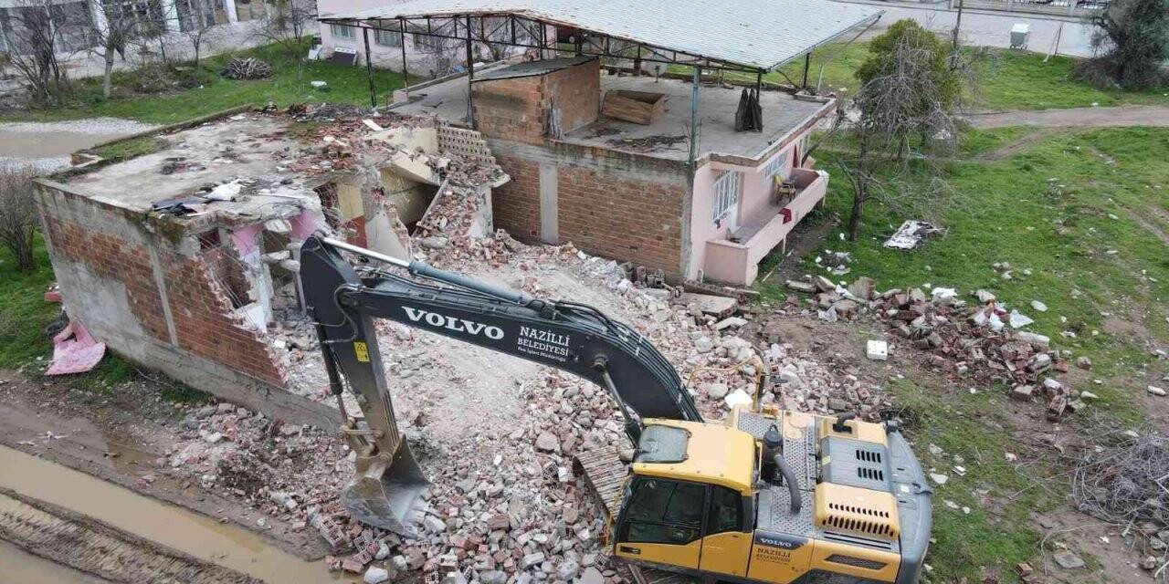 Başkan Özcan, Yeşil Mahalle’de incelemelerde bulundu