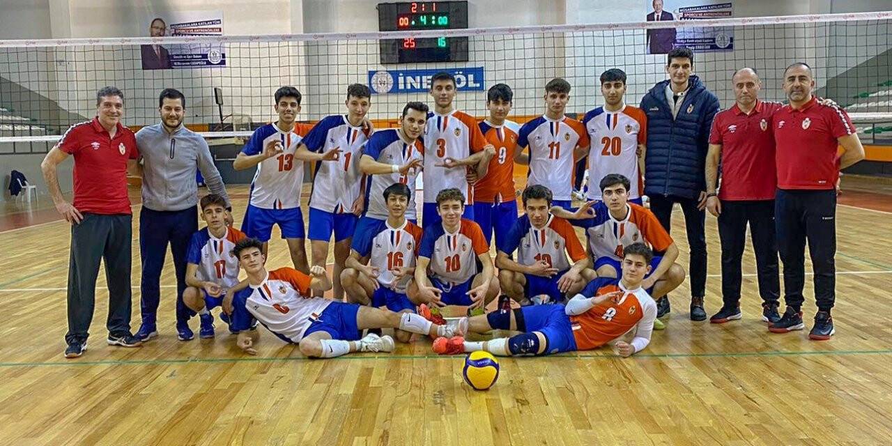 İnegöl Belediyespor Yıldız Voleybol Takımı adını Türkiye finallerine yazdırdı