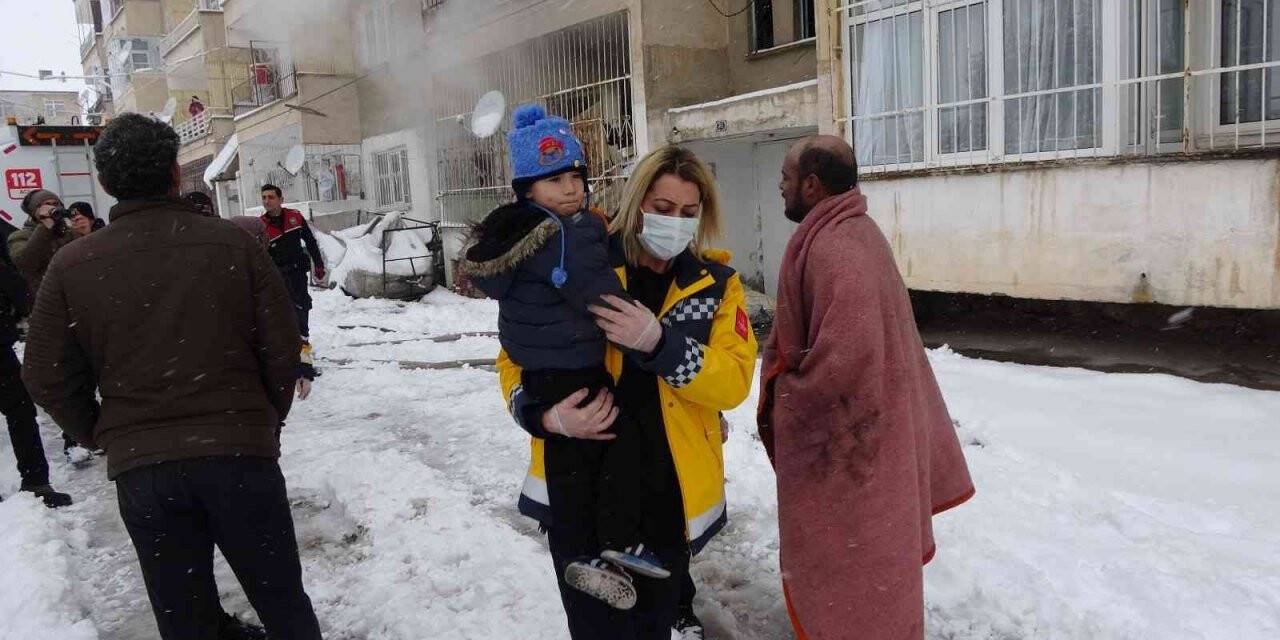 Niğde’de ev yangını; 8 kişi hastaneye kaldırıldı
