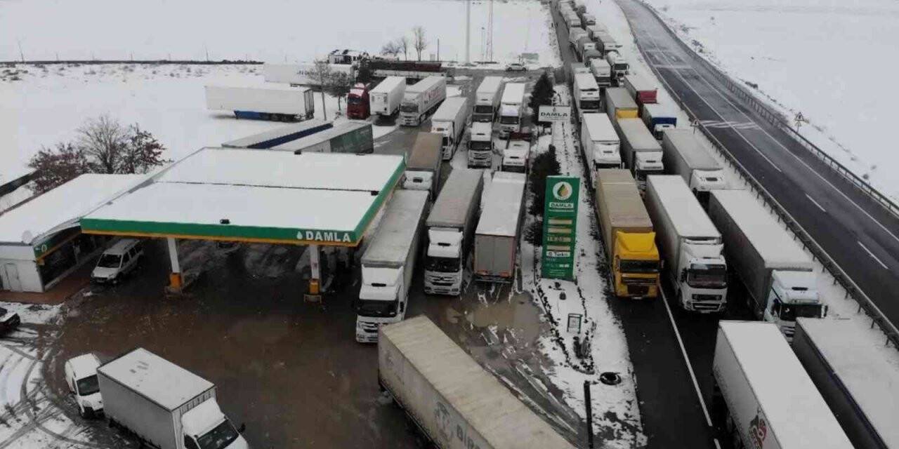 Aksaray’da 3 karayolu tipi sebebiyle trafiğe kapandı