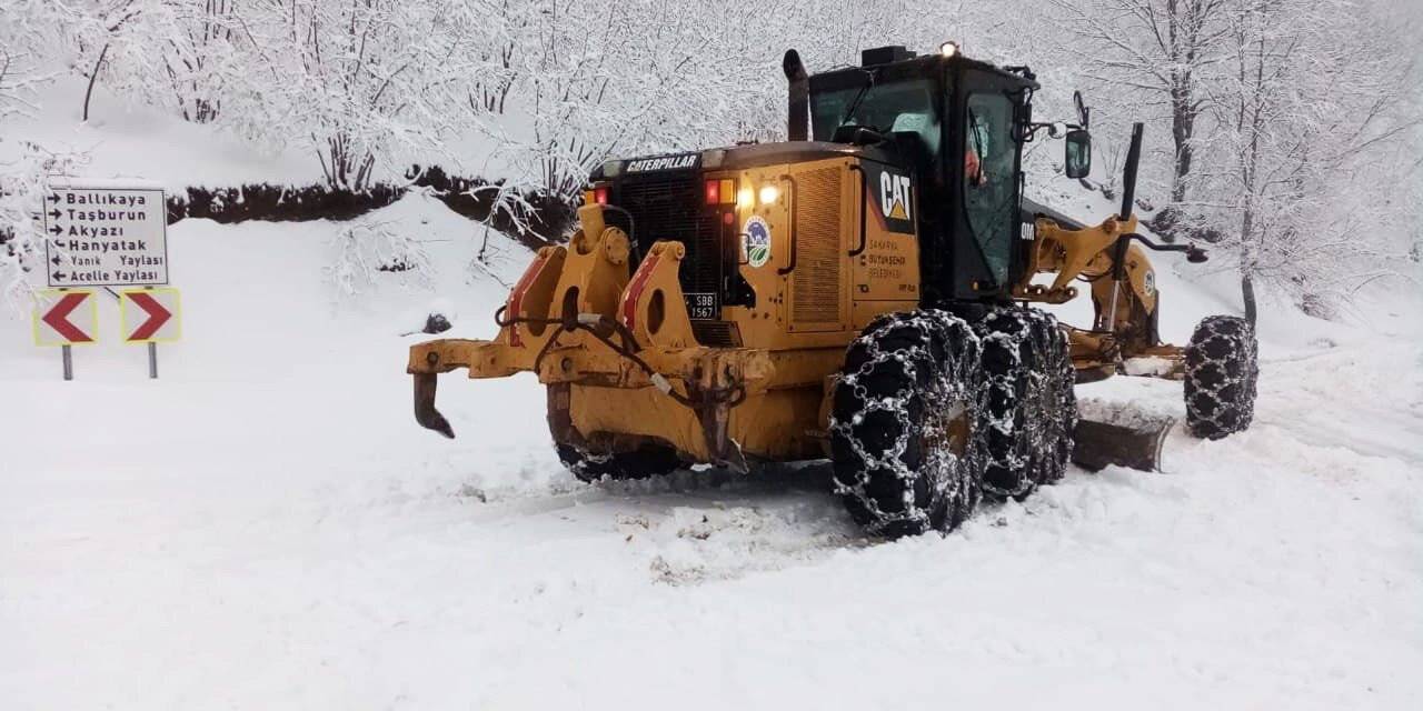 Kar sebebiyle kapanan 63 mahalledeki okul yolları açıldı