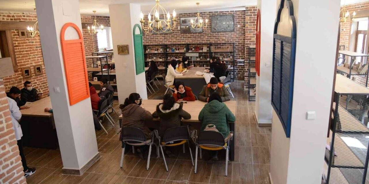 Sur ilçesinde gençlere ve çocuklara yeni ders çalışma mekanı