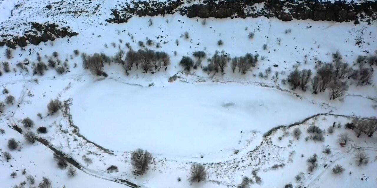 Ağın’da buz tutan tektonik Sülüklü göl, dron ile görüntülendi