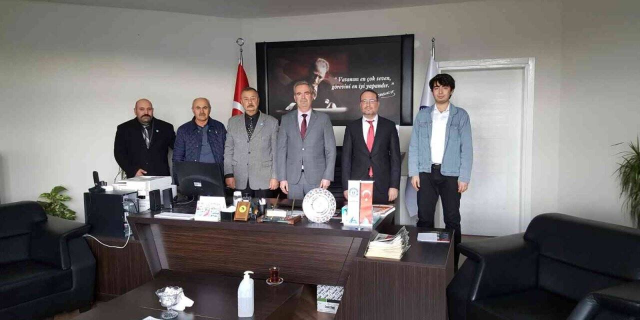 Türk Dünyası Dayanışma ve Yardımlaşma Derneği yönetimi Dekan Akkoyun ile görüştü