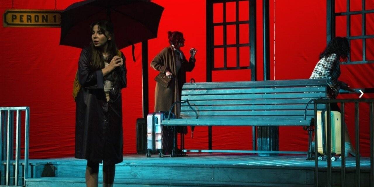 NEVÜ’de tiyatro şöleni ’Kadınlar İstasyonu’ ile devam ediyor