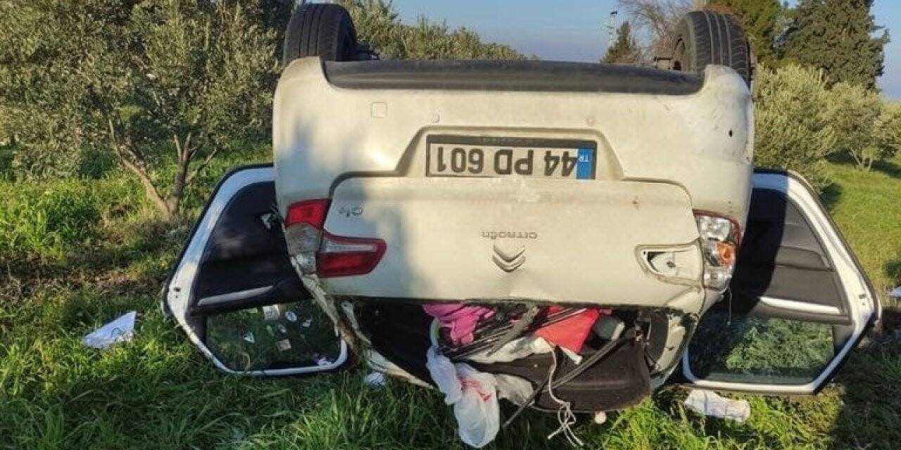 Kontrolden çıkan otomobil zeytin bahçesine devrildi: 2 yaralı