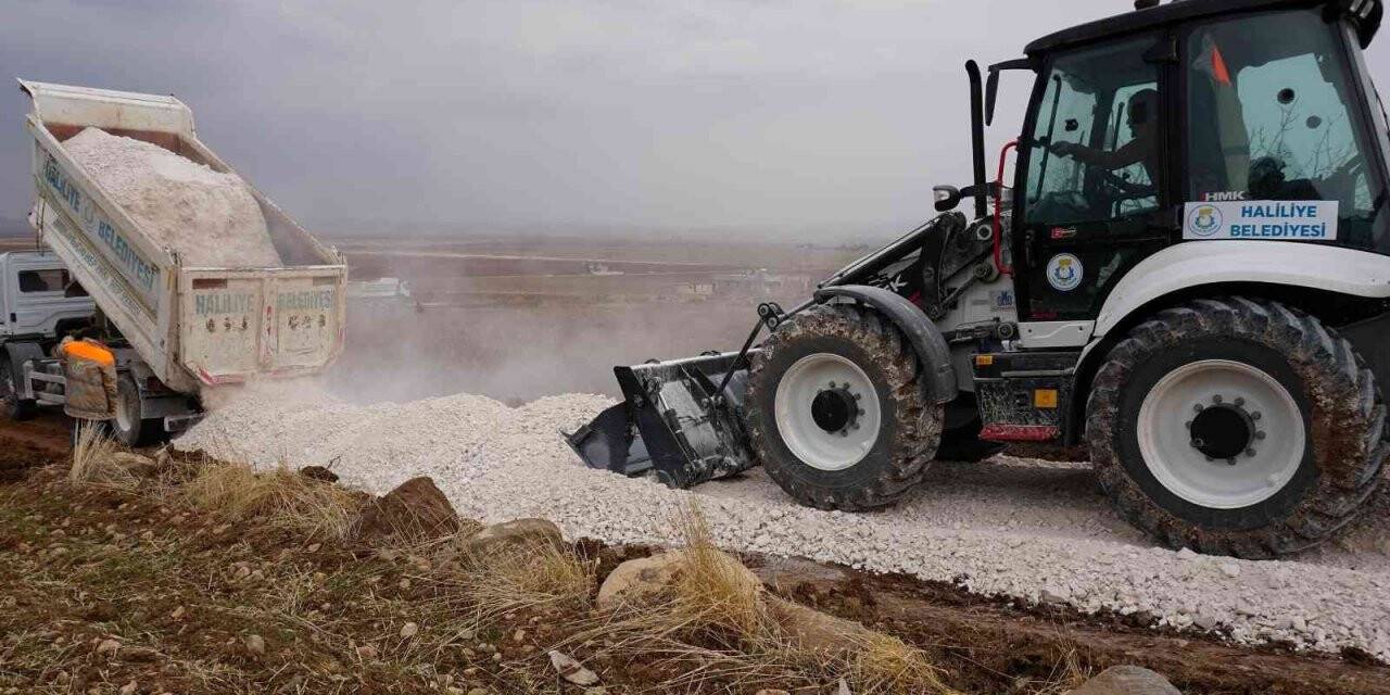 Haliliye’nin 3 kırsal mahallesinde yol çalışması sürüyor