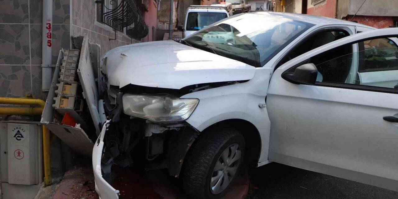 Polisten kaçarken kaza yaptı: Sürücü kaçtı otomobilde uyuşturucu madde bulundu