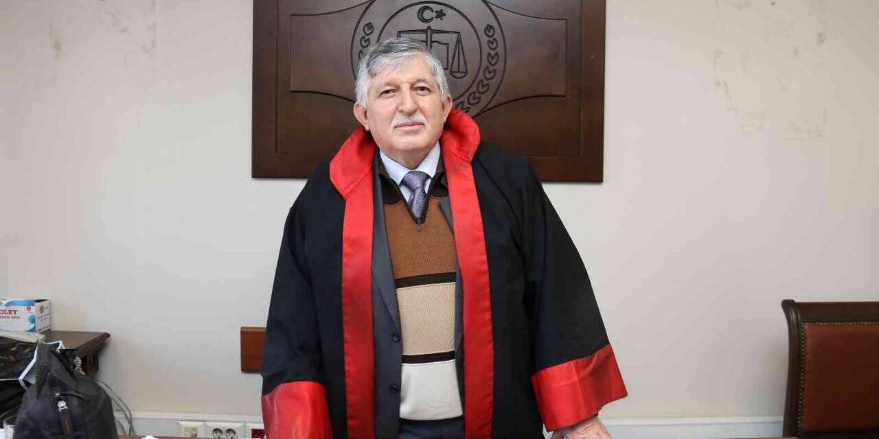 Kişisel resim sergisi açan hâkim Kıral emekli oldu