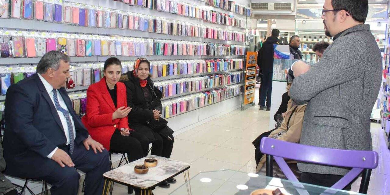 AK Parti’li Kıvırcık Alaşehir’de esnaf ziyareti yaptı, vatandaşla buluştu