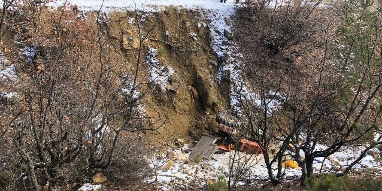 Kontrolden çıkan traktör dere yatağına devrildi: 1 ölü, 1 yaralı