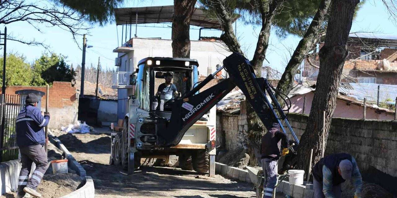 Efeler, öğrenciler için yolu yeniledi