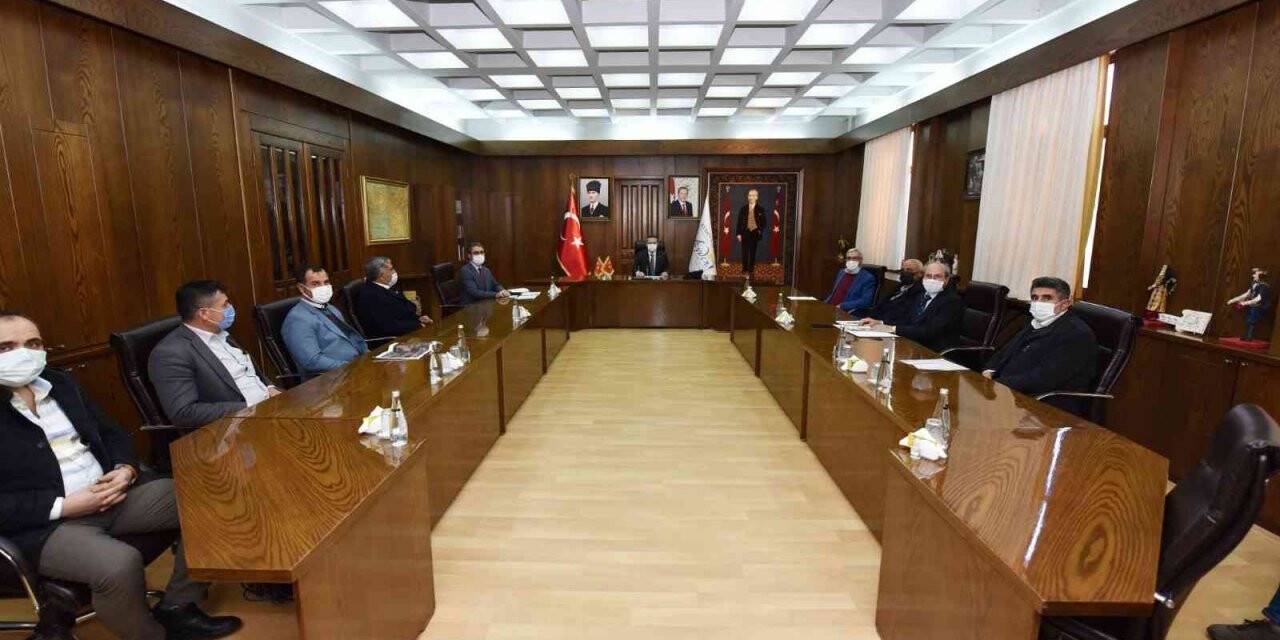 Vali Aksoy, muhtarlar ile bir araya geldi