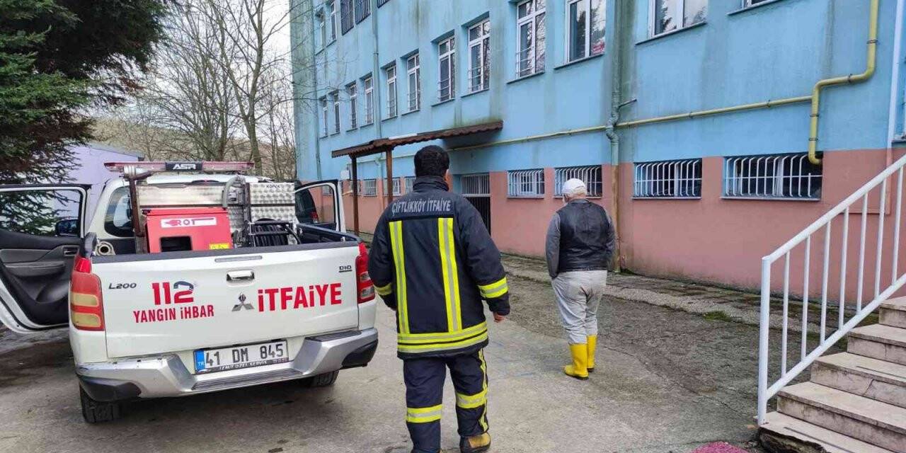 Yalova’daki ilkokulda kimyasal tepkime sonucu oluşan duman tahliye edildi