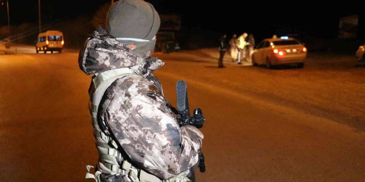 Özel harekat polislerinin katılımıyla asayiş ve trafik denetimi yapıldı