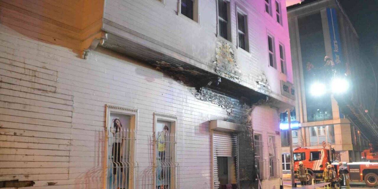Bakırköy’de 3 katlı mağazada yangın paniği
