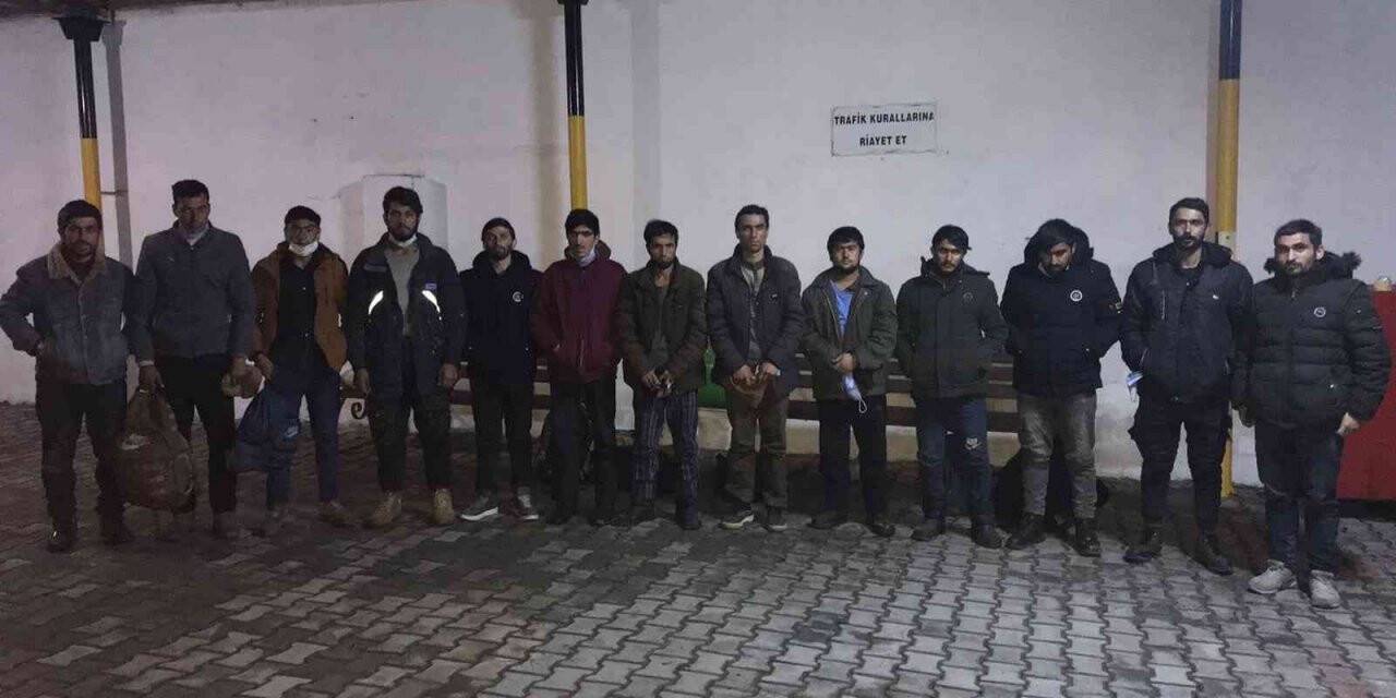 Hatay’da 13 düzensiz göçmen yakalandı
