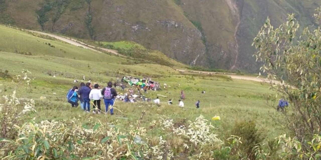Peru’da yolcu otobüsü vadiye yuvarlandı: 22 ölü, 33 yaralı