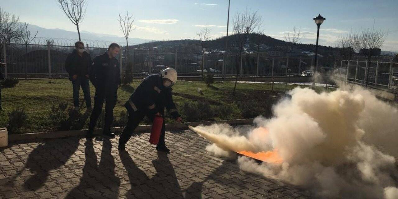 Yangın eğitimini uygulamalı gördüler