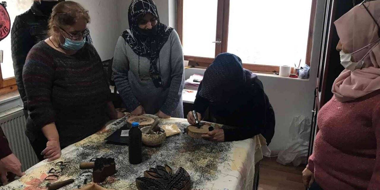 Unutulmaya yüz tutmuş ‘Çit baskı sanatı’ ev kadınlarının elinde hayat buluyor