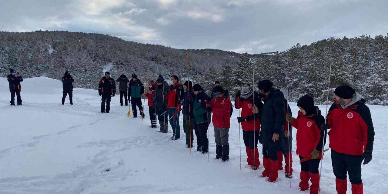 Sivas’ta çığ arama kurtarma eğitimi verildi