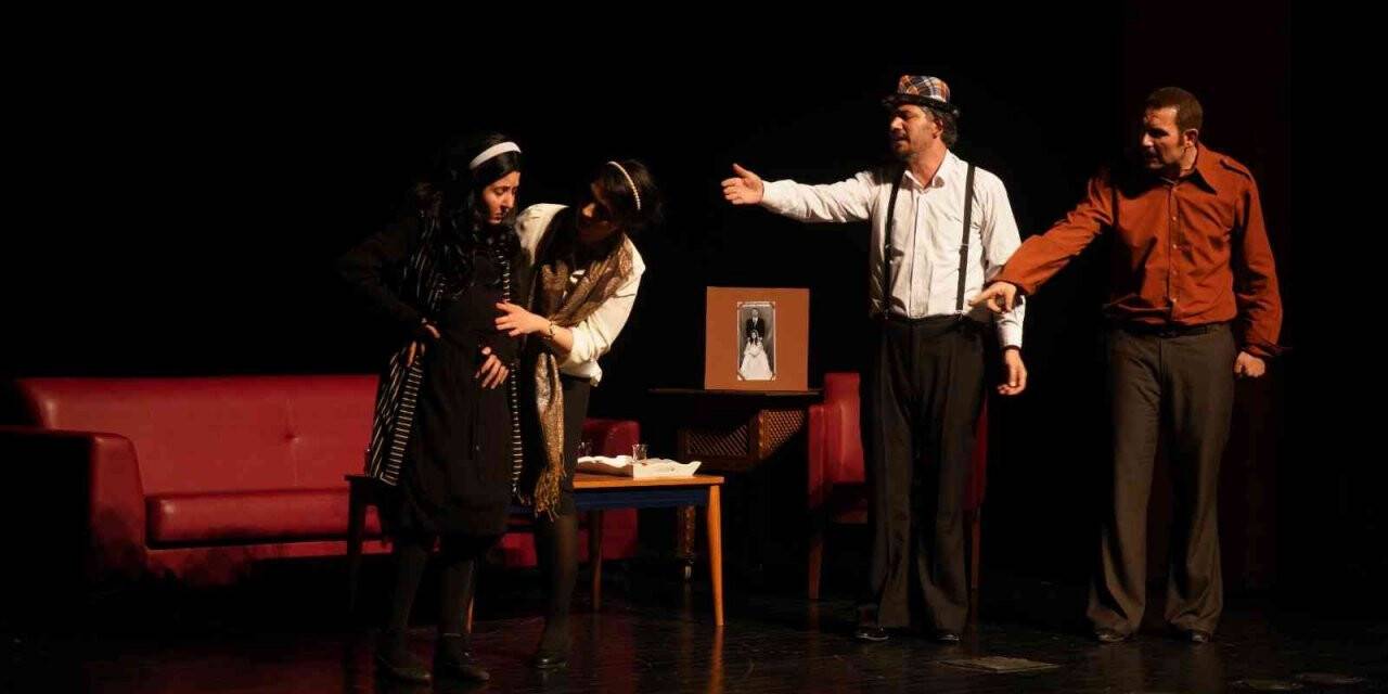 “Sen Vatan Ben Gurbet” oyunu izleyici ile buluştu