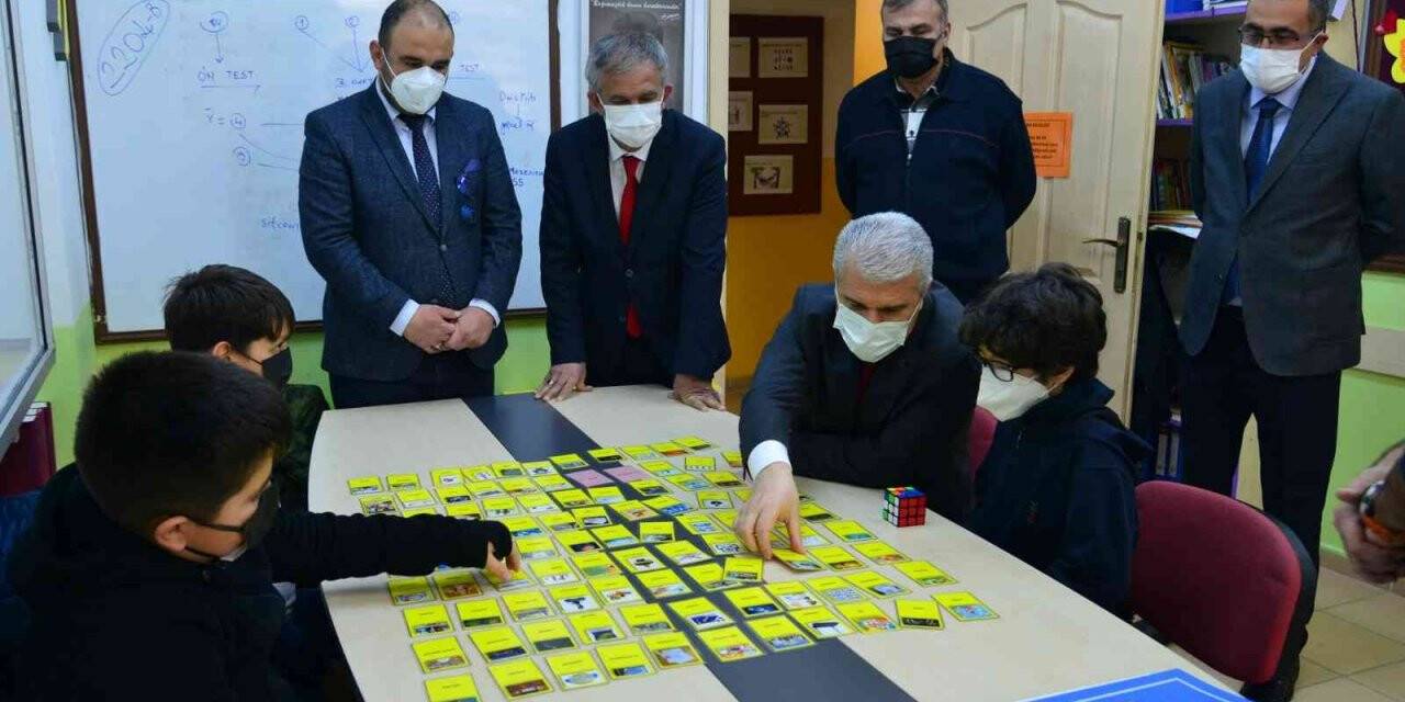 Vali Akın, Bilim Sanat Merkezinde incelemede bulundu