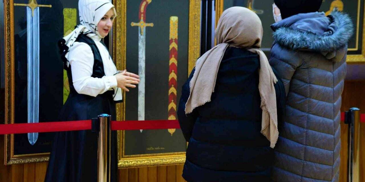 Topkapı Sarayı’ndaki kutsal emanetler, tarih meraklılarının ayağına gidiyor