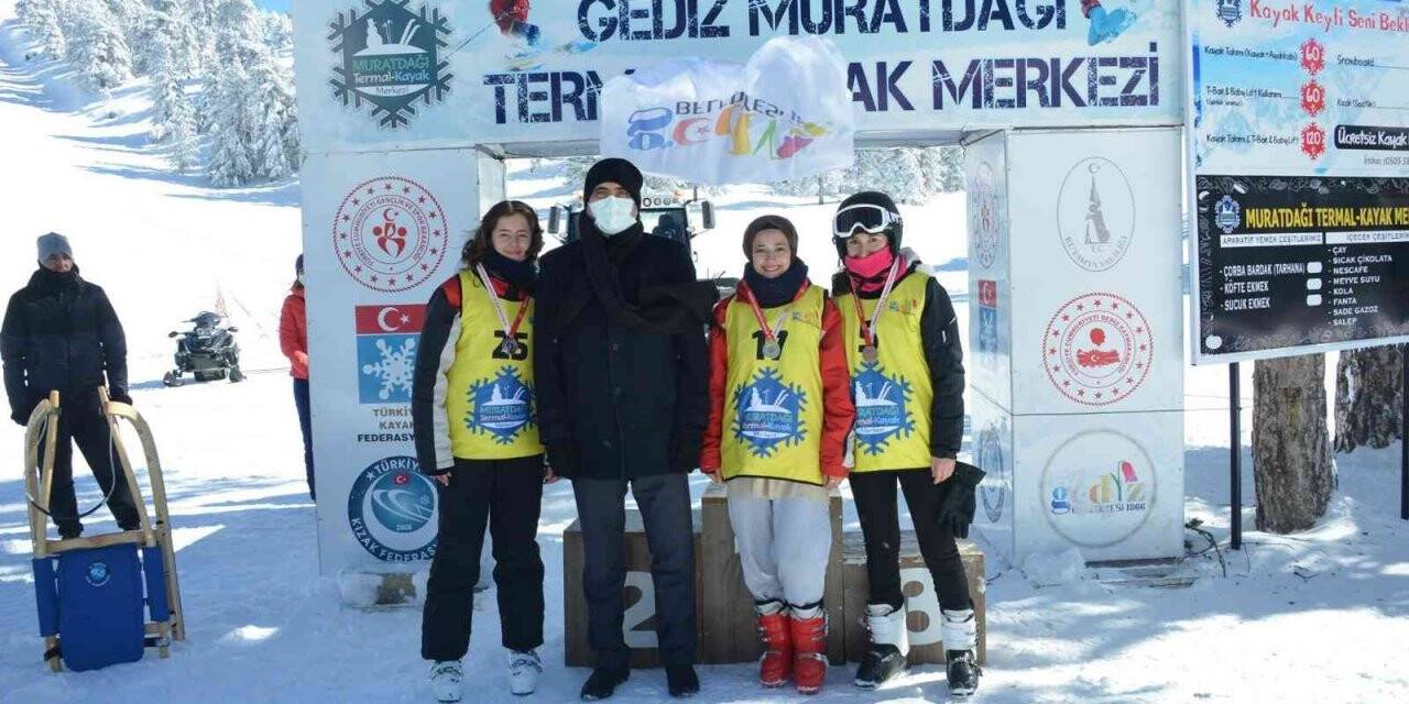 Gediz Muratdağı Termal Kayak Merkezi’nde kayak ve kızak yarışmaları