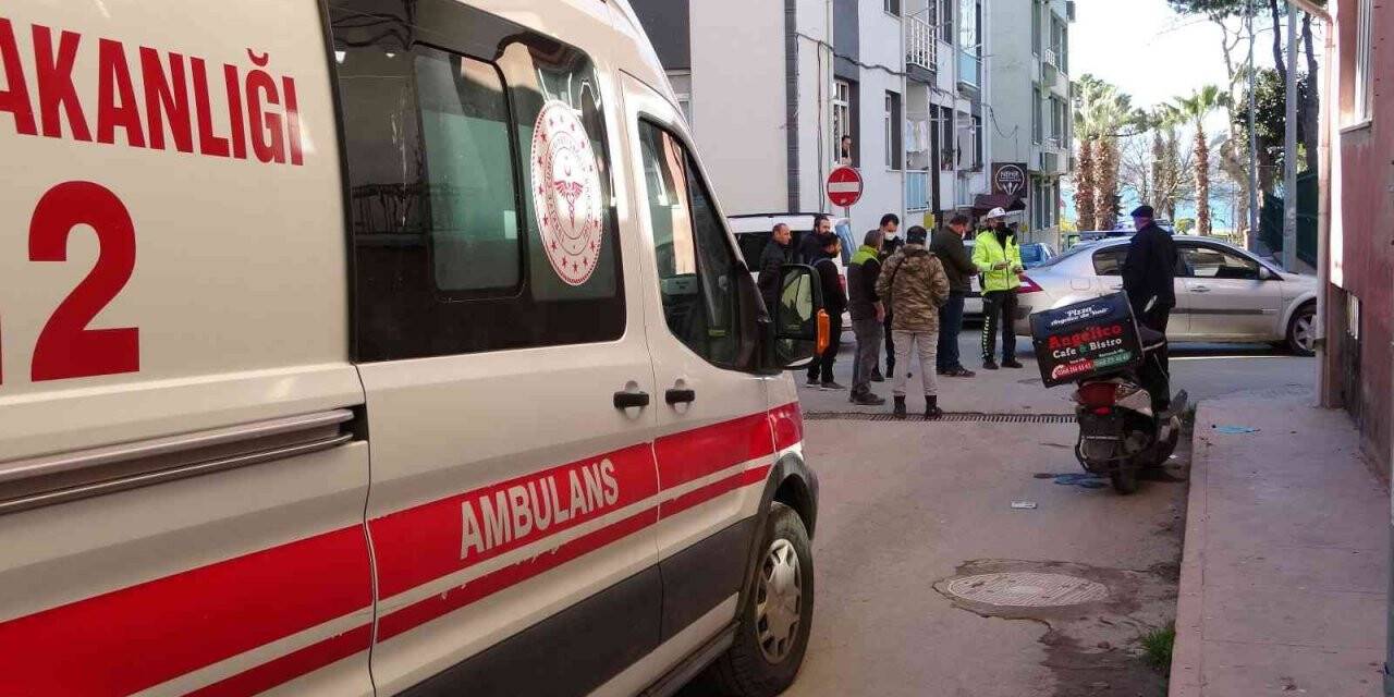 Sinop’ta otomobille çarpışan motosikletli kurye yaralandı