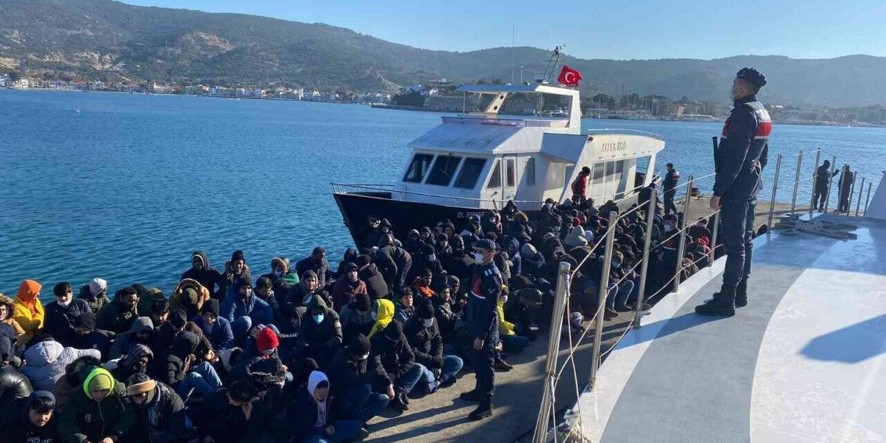 Göçmenleri İtalya’ya kaçıran tekneye İHA destekli operasyon: 197 göçmen yakalandı