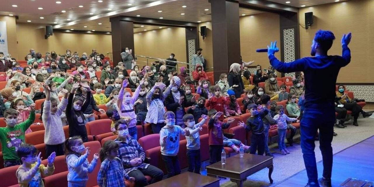 Sincan Belediyesi’nden çocuklar için özel tiyatro gösterileri düzenliyor