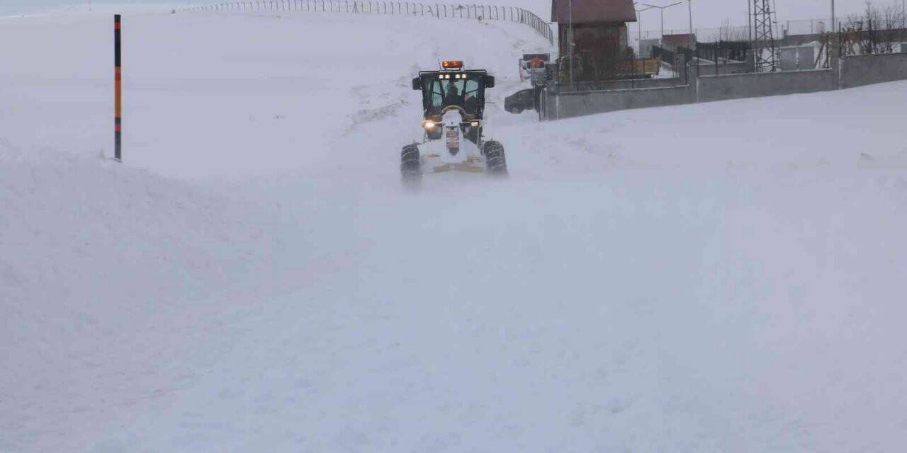 Sivas’ta kapanan yolların neredeyse yarısı ulaşıma açıldı
