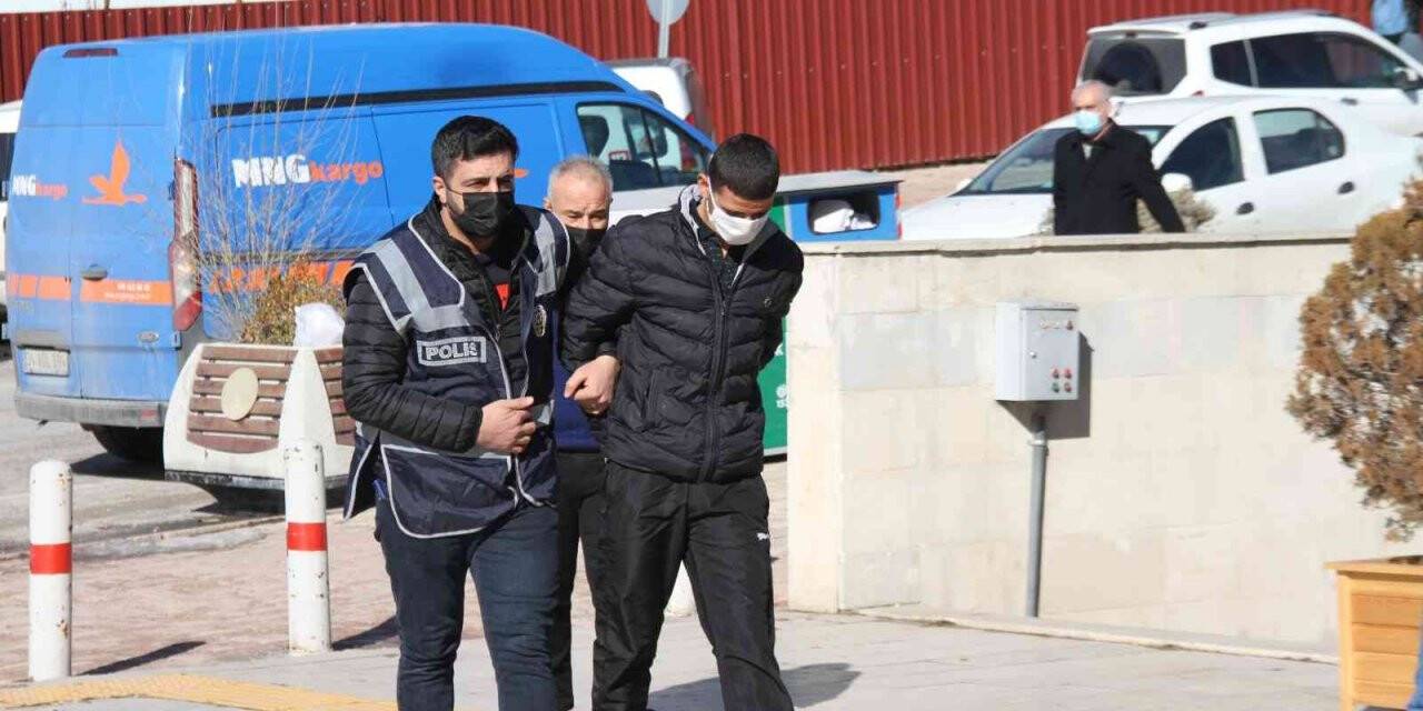 Yabancı uyruklu şahsı darp edip cep telefonlarını çalmıştı, 11 suç kaydının olduğu ortaya çıktı