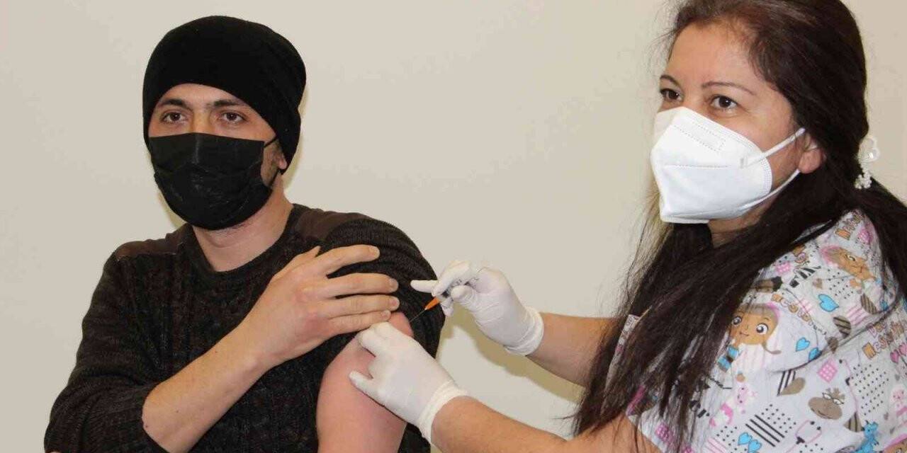 Manisa’da TURKOVAC’a büyük ilgi: 4 bin kişi aşılandı