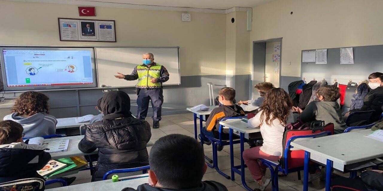 Öğrencilere trafik eğitimi verildi