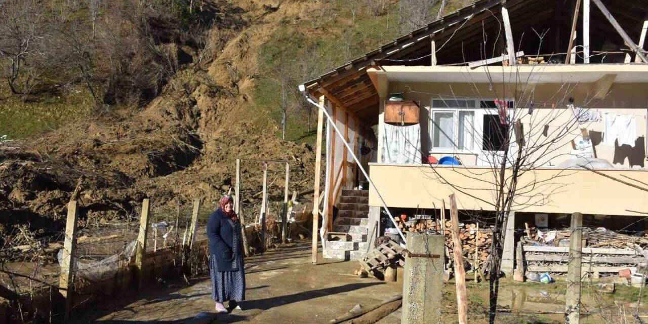 Bartın’da heyelan tehlikesi bir ev boşaltıldı