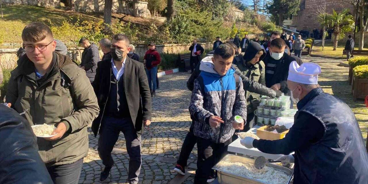 Elim bir kaza sonrası hayatını kaybeden genci arkadaşları unutmadı