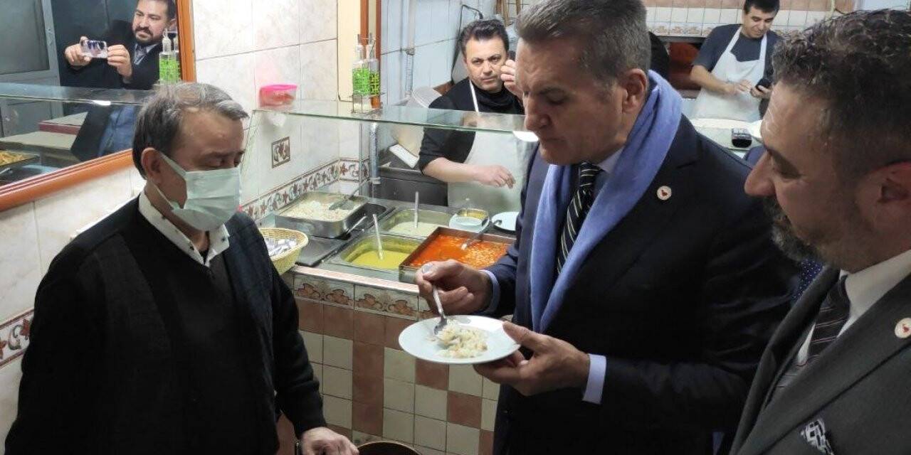 Mustafa Sarıgül esnaf lokantasında pilav yedi