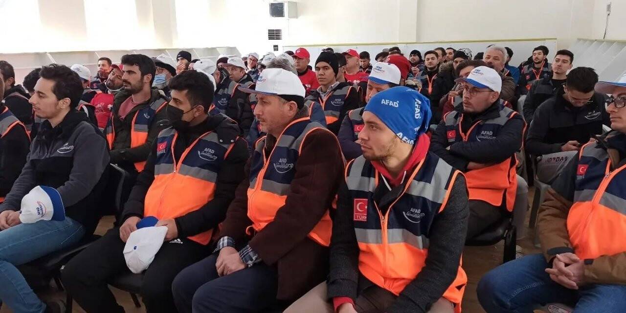 AFAD gönüllüleri eğitim kampında bir araya geldi