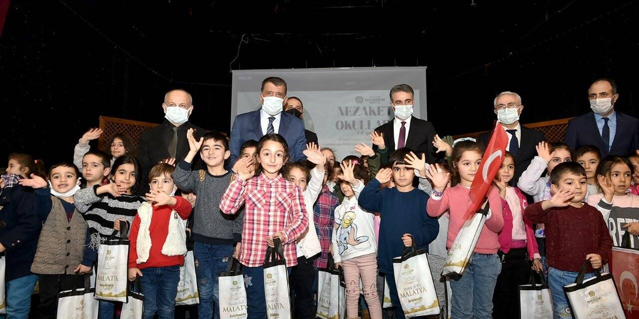 Nezaket okullarındaki öğrencilere ‘ilk karnem kumpanyası’ etkinliği yapıldı