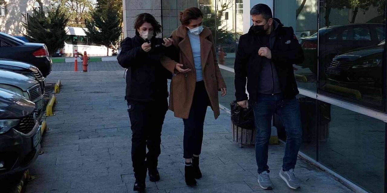 Genç kadının bavulundan 5 tabanca çıktı