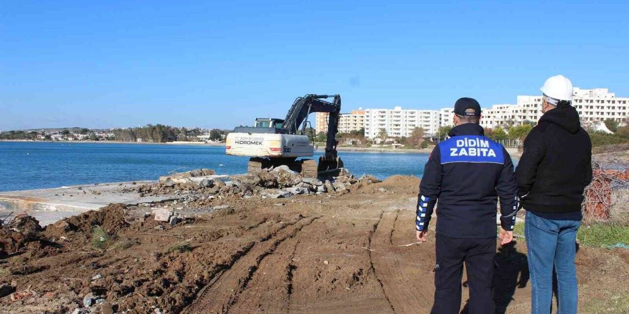 Didim’de kaçak yapılar yıkılıyor