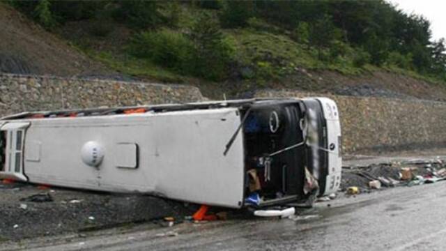 Bolu'da Yolcu Otobüsü Devrildi: 1 Ölü, 16 Yaralı