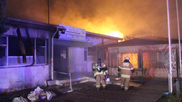 İzmir'de diş polikliniğinde yangın